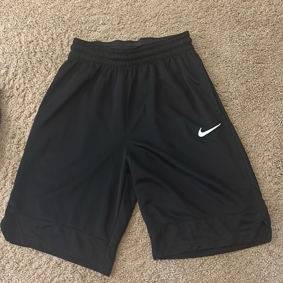 Nike Men’s Adult Small Black shorts- like new - Picture 1 of 4